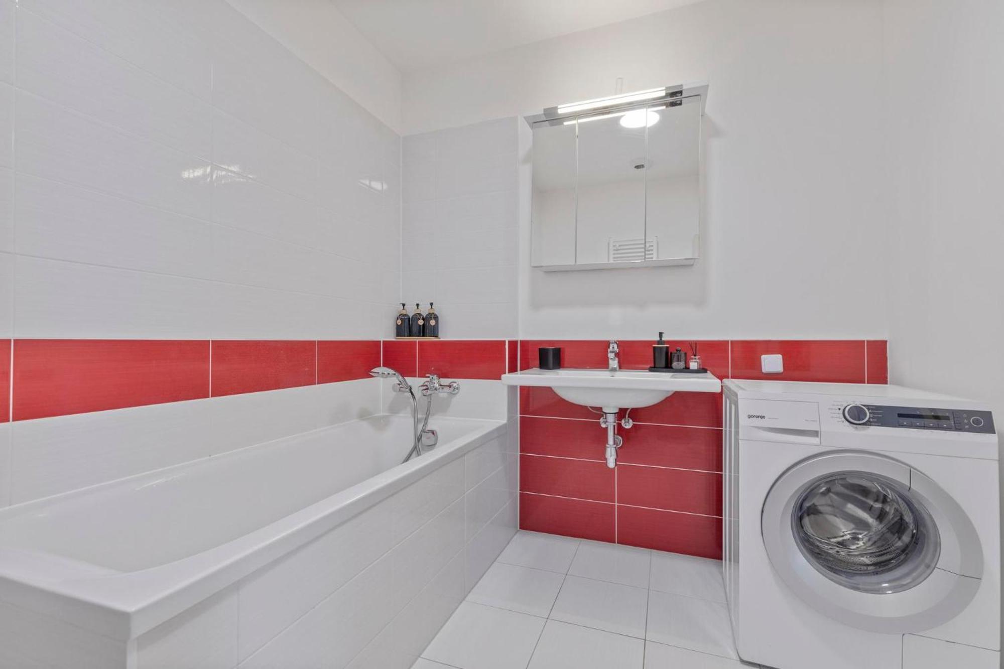 Panorama City Apartment In Downtown Area With Free Parking And Castle View Bratislava Exterior foto