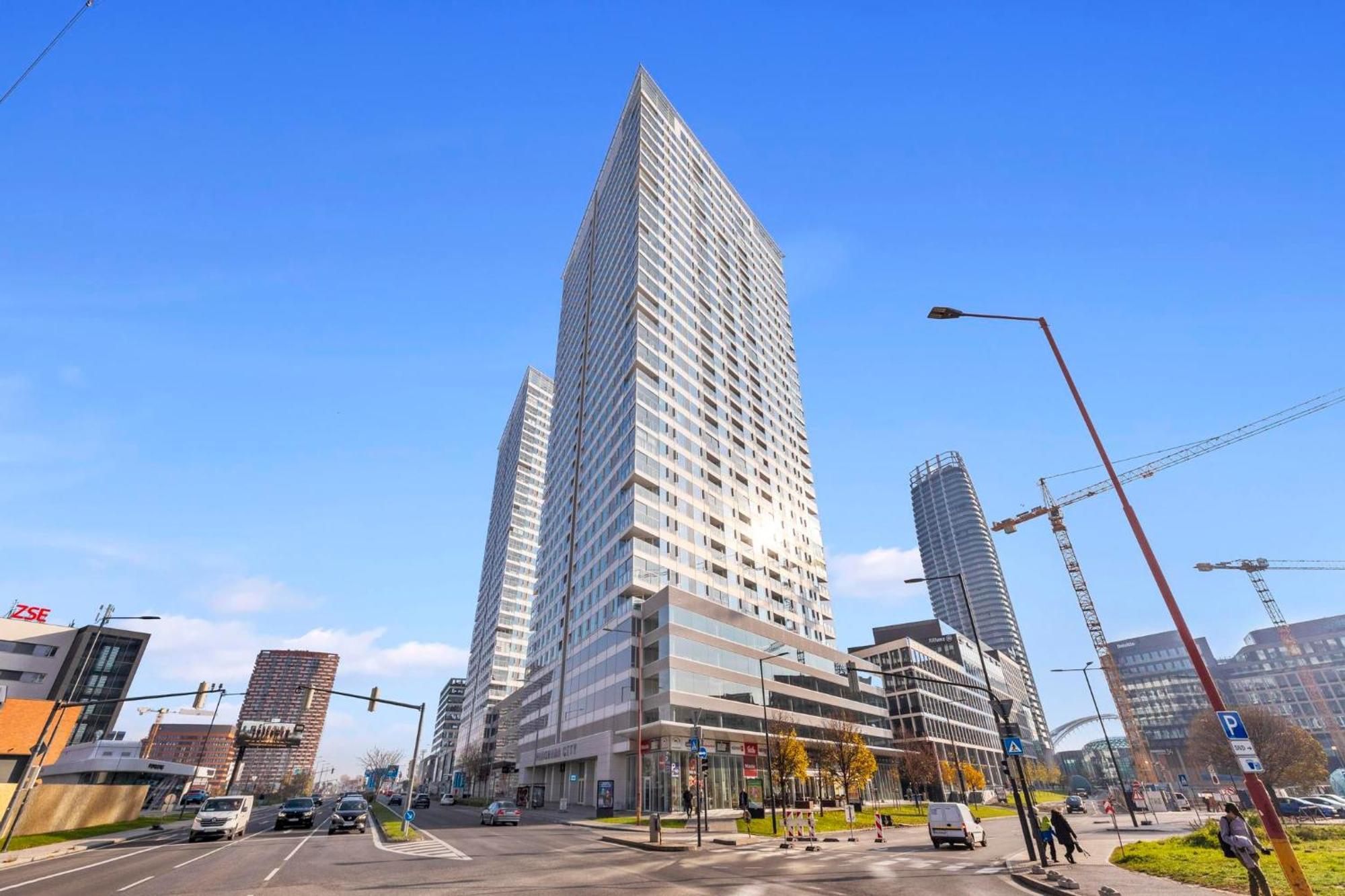 Panorama City Apartment In Downtown Area With Free Parking And Castle View Bratislava Exterior foto