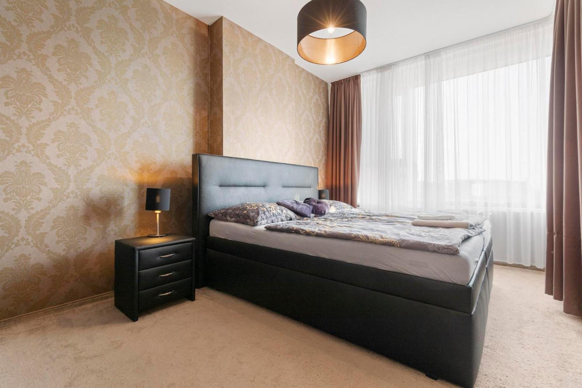 Panorama City Apartment In Downtown Area With Free Parking And Castle View Bratislava Exterior foto