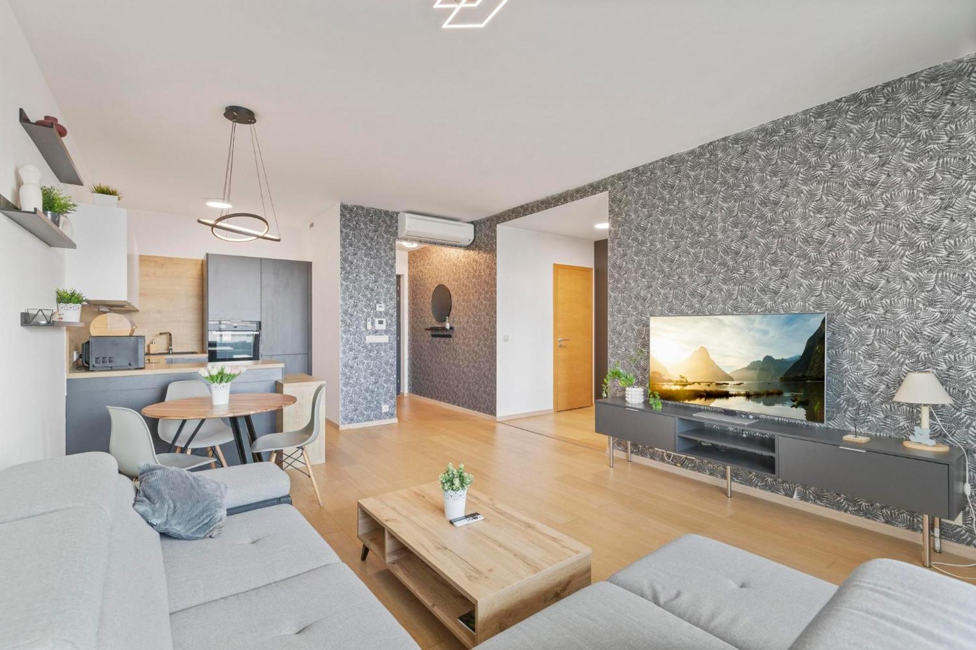 Panorama City Apartment In Downtown Area With Free Parking And Castle View Bratislava Exterior foto