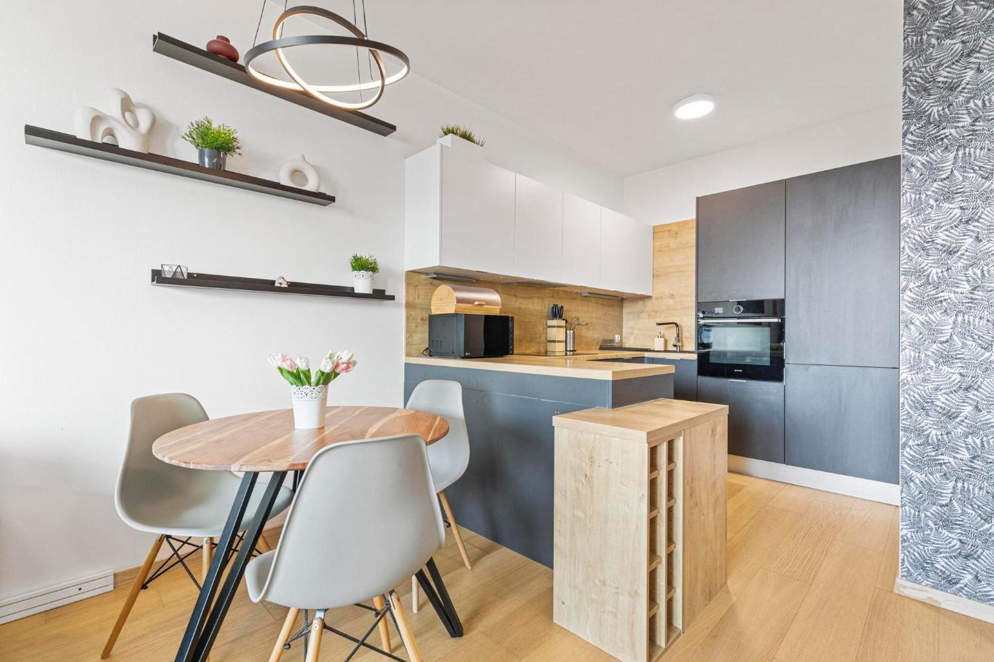 Panorama City Apartment In Downtown Area With Free Parking And Castle View Bratislava Exterior foto